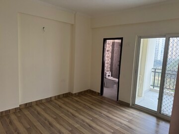 Room in 3 BHK Apartment at Amrapali Silicon City, Sector 76 – for Rent