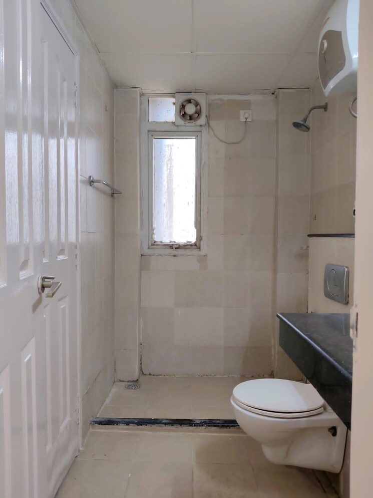 Bathroom, indiabulls-centrum-park 2 Bedroom 1315 Sq.Ft. Apartment In Sector 103 Gurgaon 8109034