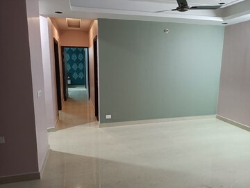 Room in 3 BHK Apartment at Gomti Nagar – for Rent