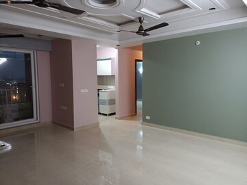 Room in 3 BHK Apartment at Gomti Nagar – for Rent