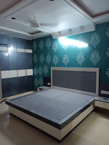 Bedroom in 3 BHK Apartment at Gomti Nagar – for Rent