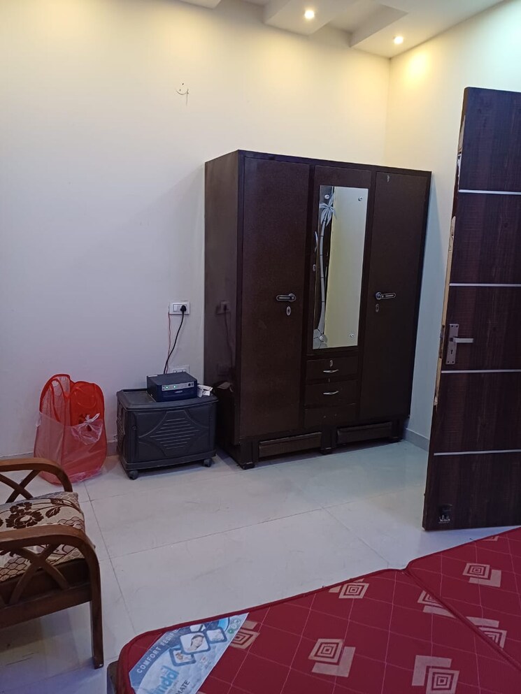 Room, greater mohali 2 Bedroom 85 Sq.Yd. Apartment In Greater Mohali Mohali 8109127
