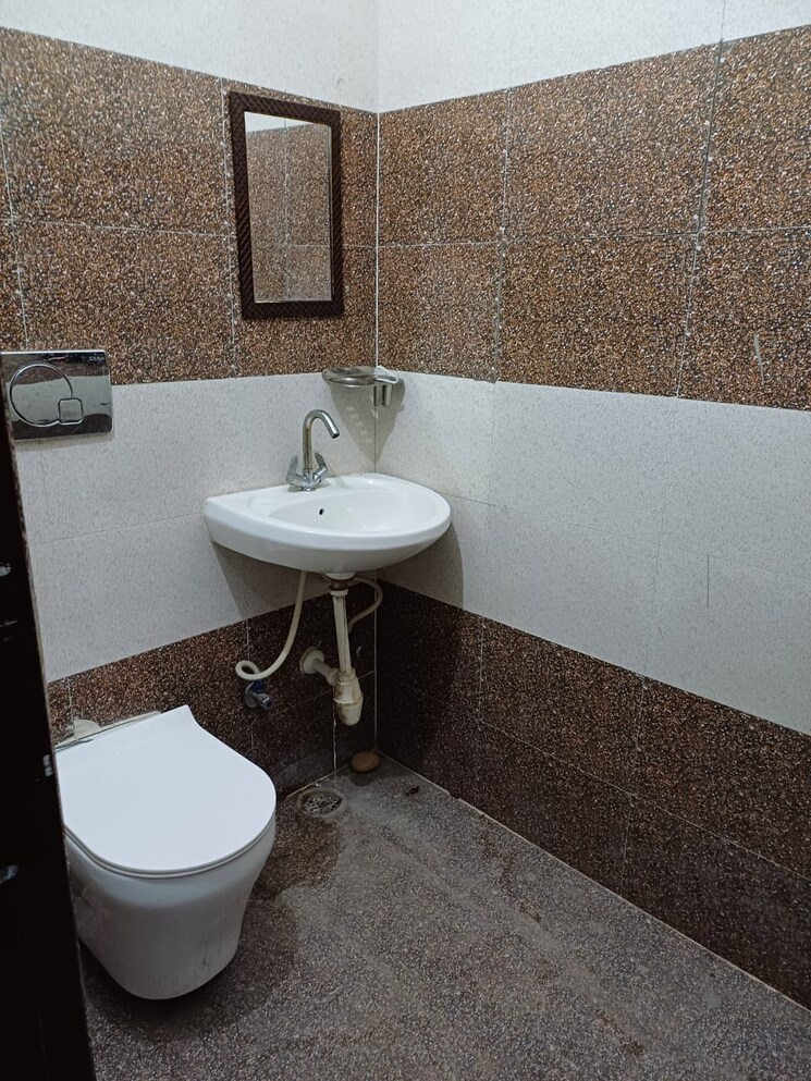 Bathroom, greater mohali 2 Bedroom 85 Sq.Yd. Apartment In Greater Mohali Mohali 8109127