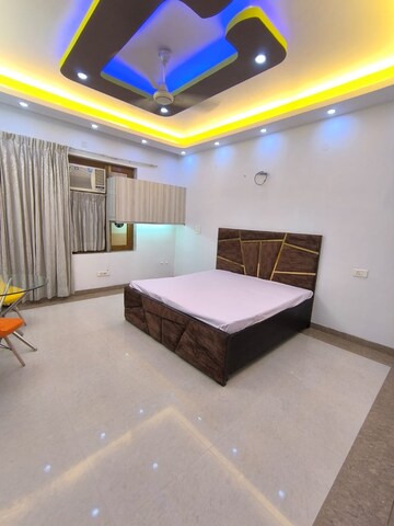 Living Room in 1.5 BHK Builder Floor at Ansal Sushant Lok I, Sector 43 – for Rent