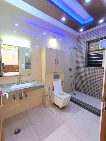 Living Room in 1.5 BHK Builder Floor at Ansal Sushant Lok I, Sector 43 – for Rent
