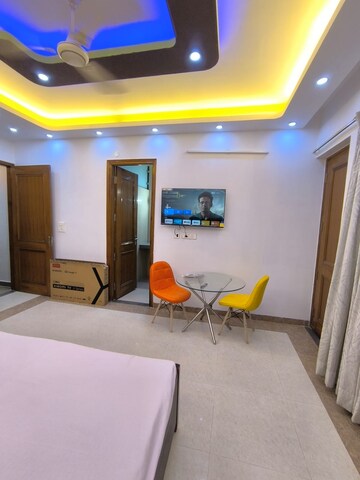 Living Room in 1.5 BHK Builder Floor at Ansal Sushant Lok I, Sector 43 – for Rent