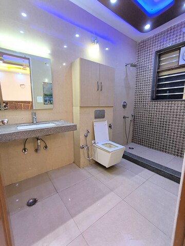 Bathroom in 1.5 BHK Builder Floor at Ansal Sushant Lok I, Sector 43 – for Rent