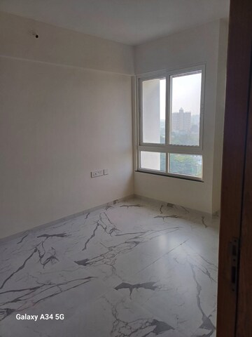 Room in 3 BHK Apartment at Shroff Aureta, Koregaon Park Annexe – for Rent