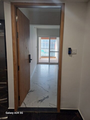 Room in 3 BHK Apartment at Shroff Aureta, Koregaon Park Annexe – for Rent