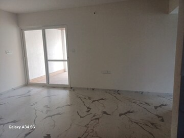 Room in 3 BHK Apartment at Shroff Aureta, Koregaon Park Annexe – for Rent