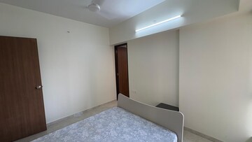 Room in 2 BHK Apartment at Lodha Amara, Kolshet Road – for Rent