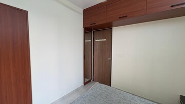 Room in 2 BHK Apartment at Lodha Amara, Kolshet Road – for Rent