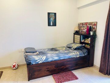 Bedroom in 2 BHK Apartment at Shree Vinayak Society, Vile Parle East – for Rent