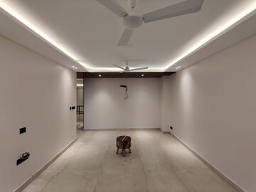 Room in 3 BHK Builder Floor at SS Southend Floors, South City 2 – for Rent