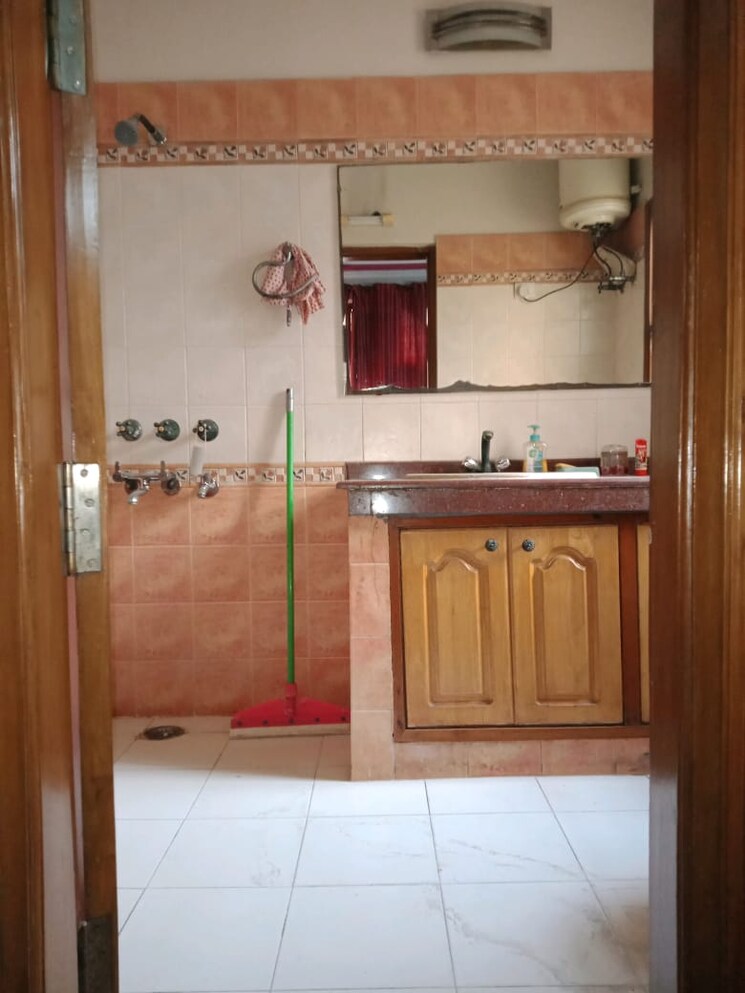 undefined, sector 28 2 Bedroom 1450 Sq.Ft. Apartment In Sector 28 Noida 8109351