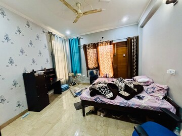 Living Room in 3 BHK Builder Floor at Uppal Southend, Sector 49 – for Rent