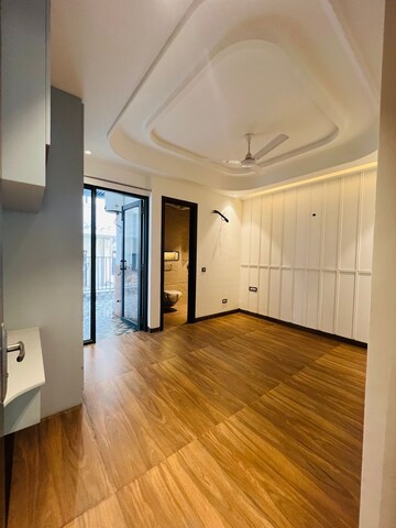 Room in 3 BHK Builder Floor at Vipul World Floors, Sector 48 – for Rent