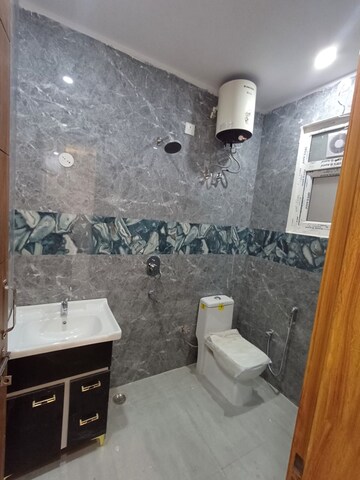 Furnished Amenities in 1 BHK Builder Floor at Dronpuri – for Rent