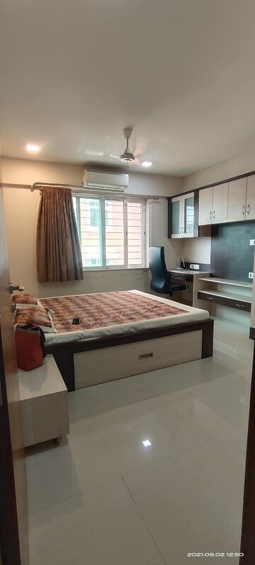 Bedroom in 3 BHK Apartment at Chembur – for Rent