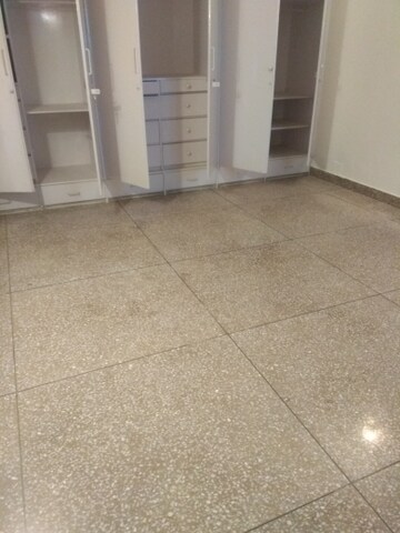 Room in 6 BHK Independent House at New Friends Colony – for Rent