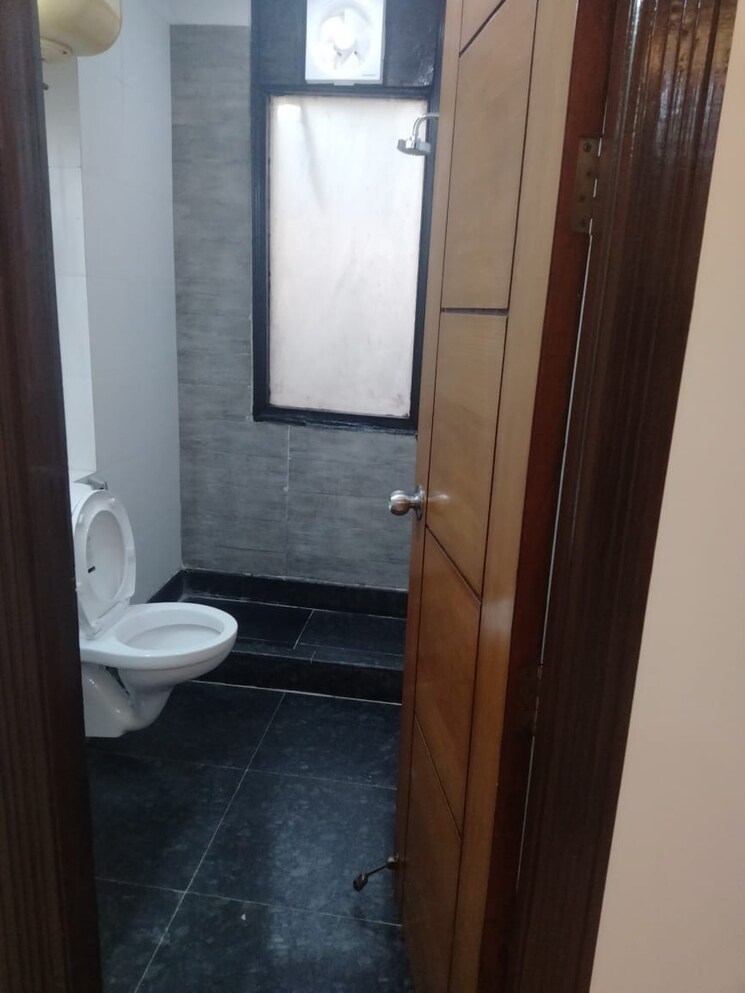 Bathroom, greater kailash i 3.5 Bedroom 1900 Sq.Ft. Apartment In Greater Kailash I Delhi 8109608