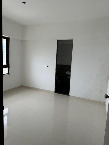 Room in 3 BHK Apartment at Lotus Unity, Versova – for Rent