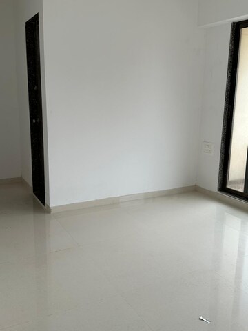 Room in 3 BHK Apartment at Lotus Unity, Versova – for Rent
