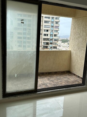 Room in 3 BHK Apartment at Lotus Unity, Versova – for Rent