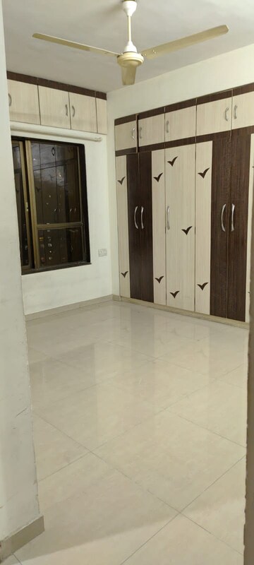 Room in 4 BHK Apartment at Kabra Hyde Park, Manpada – for Rent