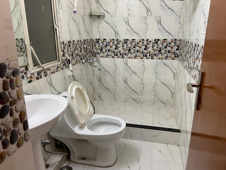 Bathroom, pioneer-park-phase-1 2 Bedroom 1300 Sq.Ft. Apartment In Sector 61 Gurgaon 8109644