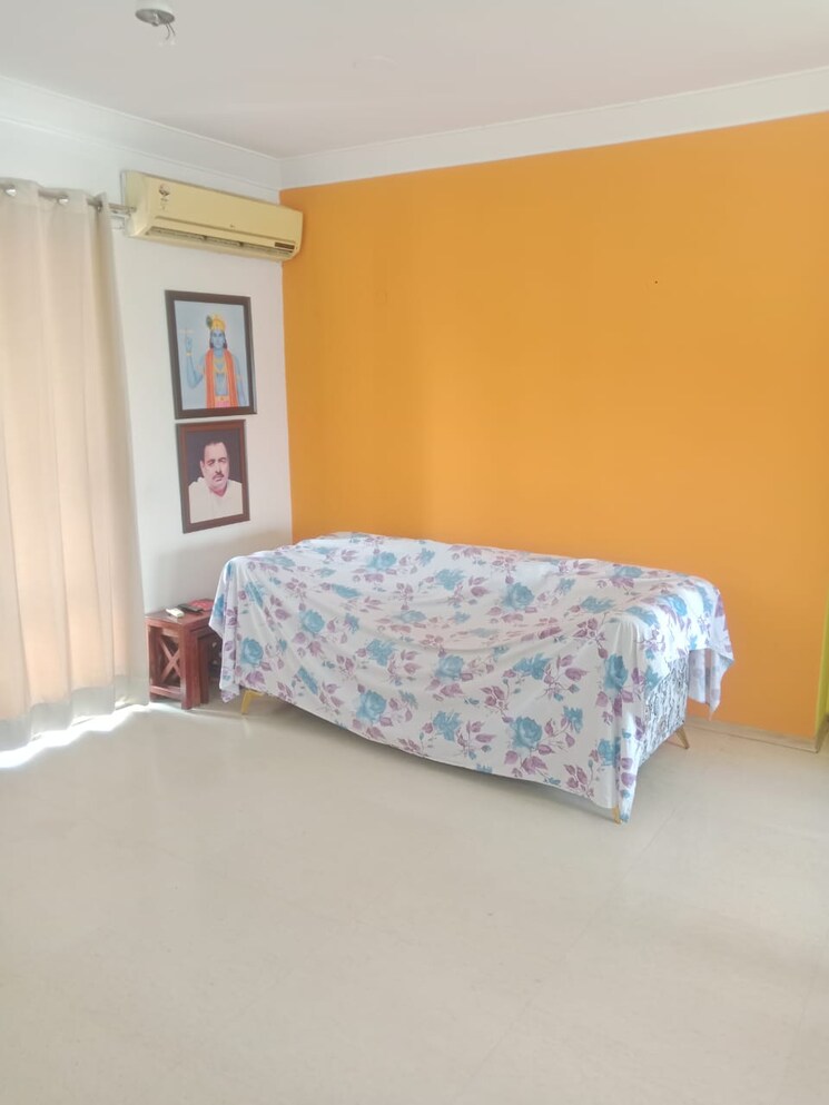 Bedroom, dlf-the-carlton-estate 3 Bedroom 1343 Sq.Ft. Apartment In Dlf Phase V Gurgaon 8109686