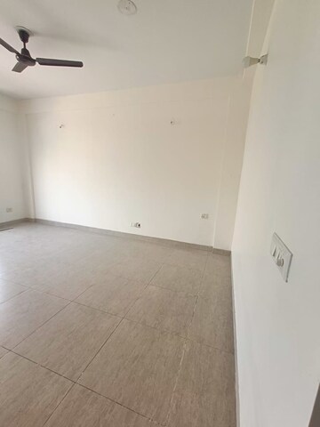 Room in 2 BHK Apartment at Wave Executive Floors, Wave City – for Rent