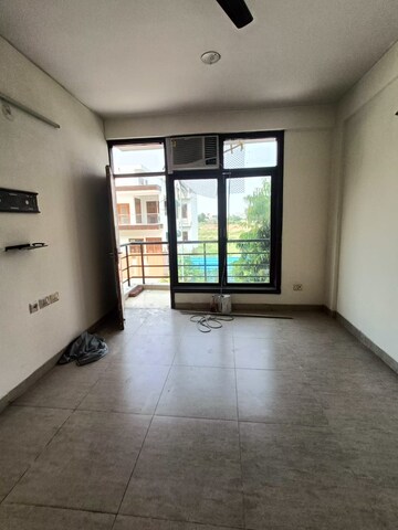 Room in 2 BHK Apartment at Wave Executive Floors, Wave City – for Rent