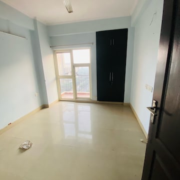 Room in 2 BHK Apartment at Gardenia Golf City, Noida Central – for Rent