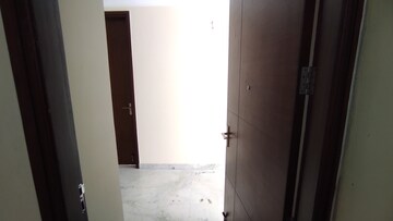 Room in 3 BHK Apartment at Anant Raj The Estate Floors, Sector 63a – for Rent