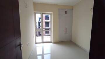 Room in 3 BHK Apartment at Anant Raj The Estate Floors, Sector 63a – for Rent