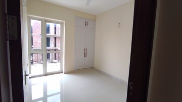 Room in 3 BHK Apartment at Anant Raj The Estate Floors, Sector 63a – for Rent