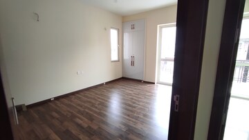 Room in 3 BHK Apartment at Anant Raj The Estate Floors, Sector 63a – for Rent