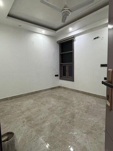 Room in 3 BHK Builder Floor at Vasant Kunj – for Sale