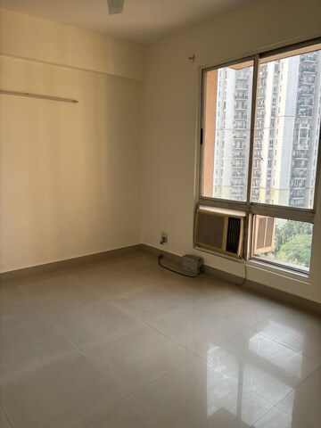 Room in 3 BHK Apartment at Parsvnath Green Ville, Sector 48 – for Rent