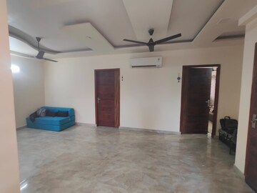 Room in 3 BHK Builder Floor at Sector 22 – for Rent