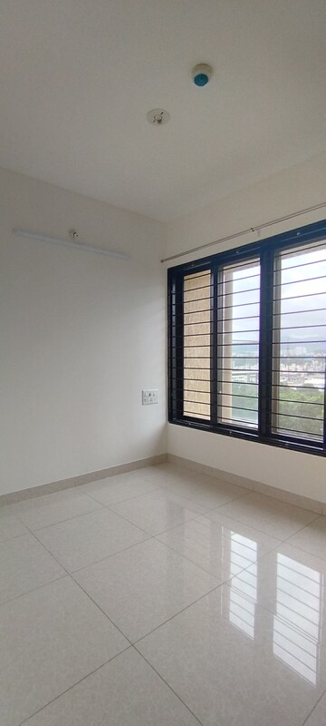 Room in 2.5 BHK Apartment at Sargam CHS Nanded, Sinhagad Road – for Rent