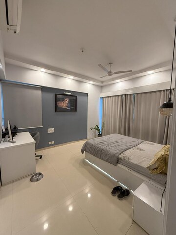 Team Area in 3 BHK Apartment at Kalpataru Sunrise Grande, Kolshet Road – for Sale