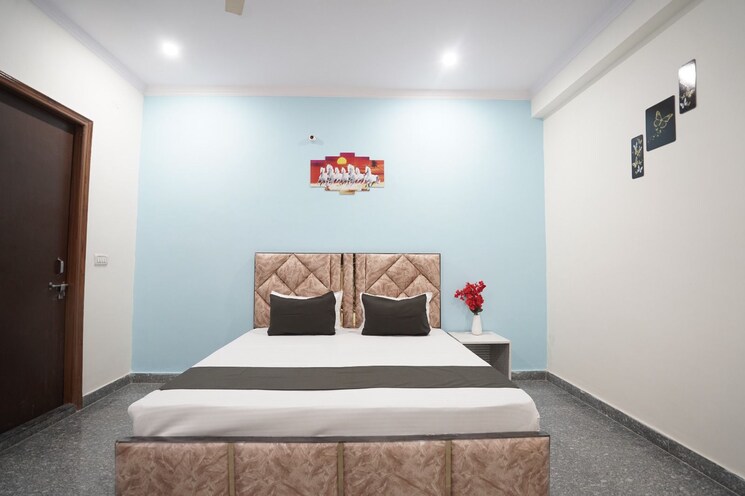 Room, sector 76 Pg For Boys & Girls In Sector 76 8109886