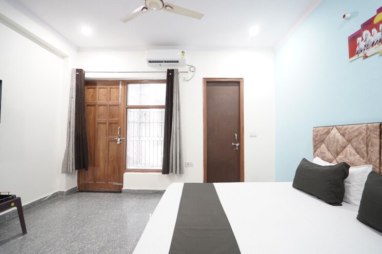 Room, sector 76 Pg For Boys & Girls In Sector 76 8109886