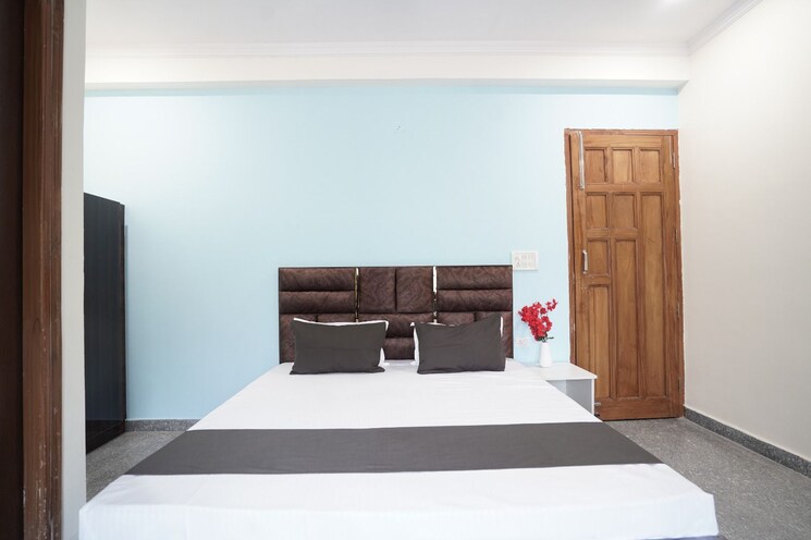 Room, sector 76 Pg For Boys & Girls In Sector 76 8109904