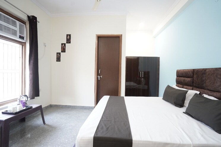 Room, sector 76 Pg For Boys & Girls In Sector 76 8109904