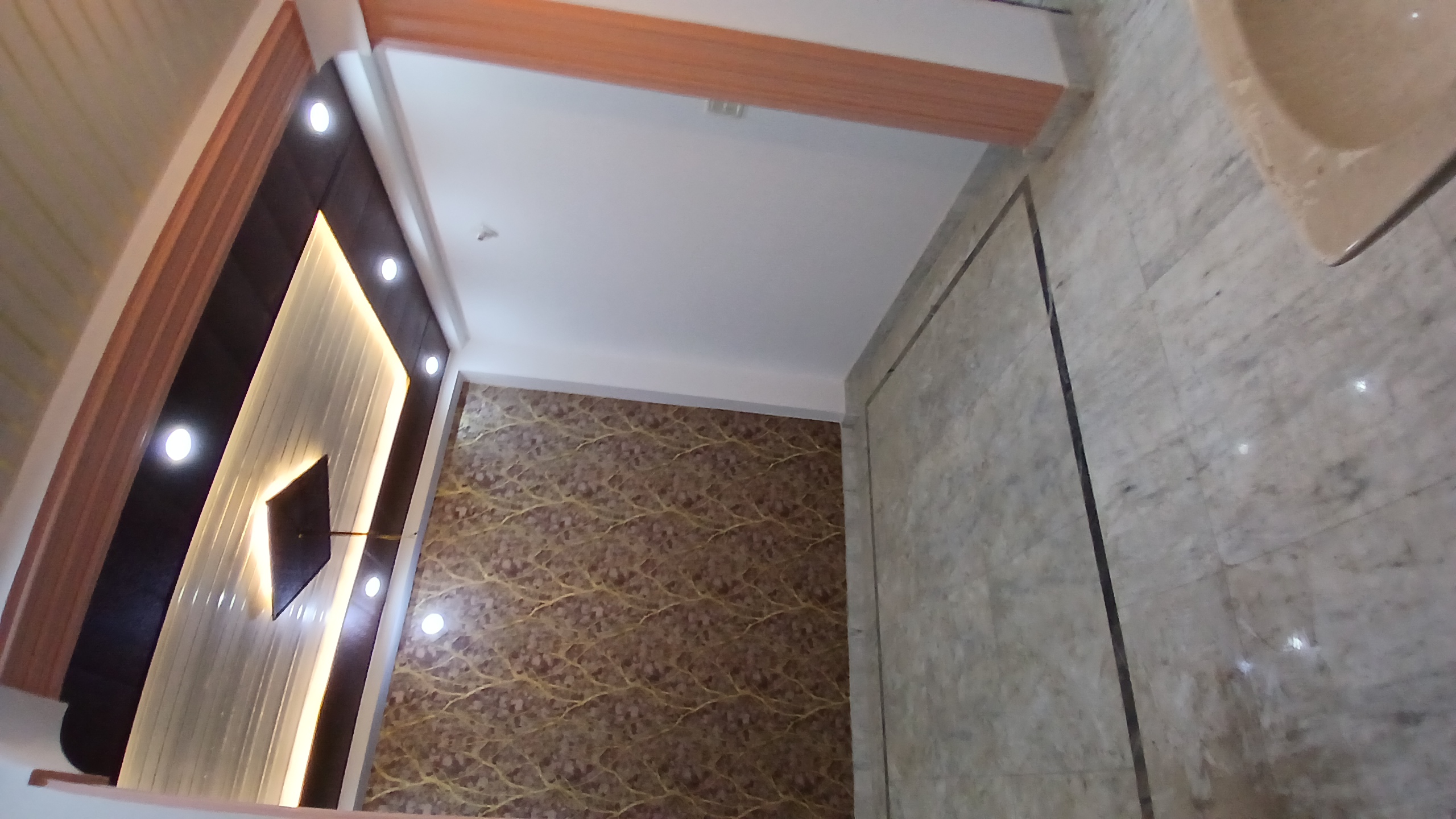 2 BHK Builder Floor For Sale in Batla House Near Hari Mas