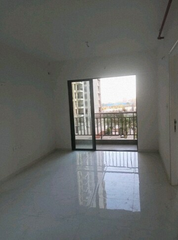 Room in 2 BHK Apartment at Runwal Garden City, Balkum Pada – for Sale