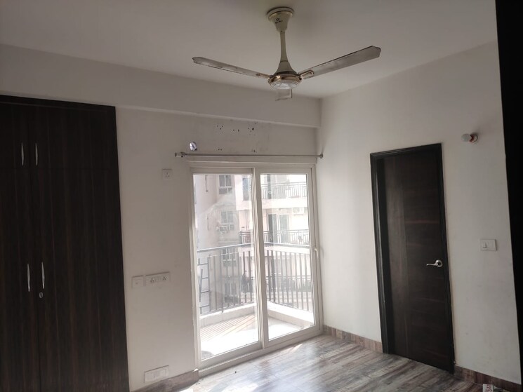 Room, sector 16c greater noida 4 Bedroom 1810 Sq.Ft. Apartment In Sector 16c Greater Noida Greater Noida 8109950